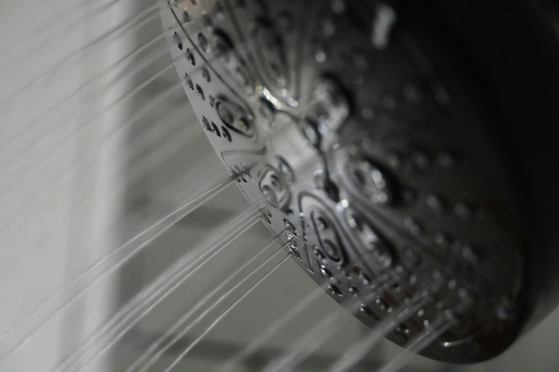 [CLEANMENT] The "Vinegar Bag" Trick: Unclogging your shower head without scrubbing