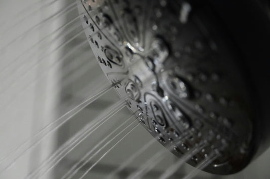 [CLEANMENT] The "Vinegar Bag" Trick: Unclogging your shower head without scrubbing