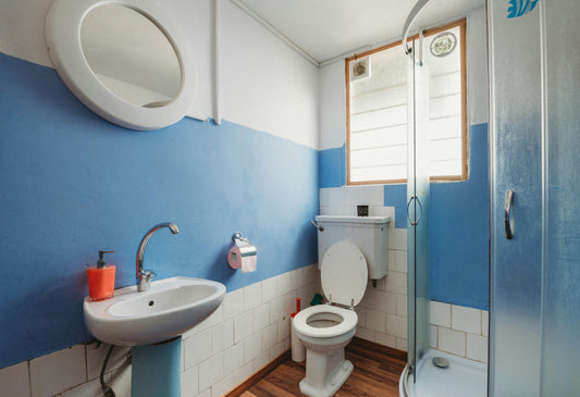 [CLEANMENT] Why Your Bathroom Still Smells After Scrubbing (The Science of Neutralization)
