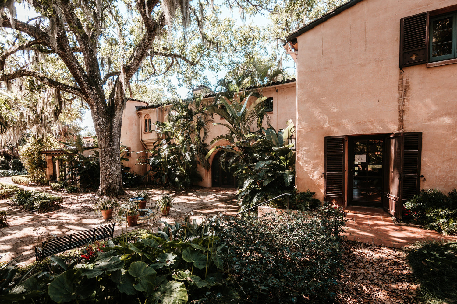 ENTRANCE & OUTDOOR