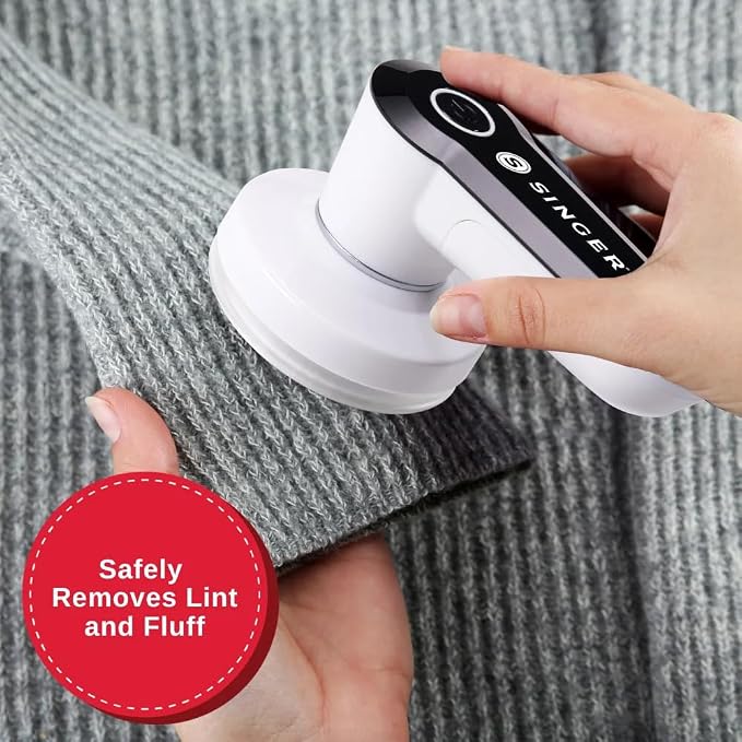 SINGER?? Compact & Portable Fabric Shaver and Lint Remover | Battery operated device, 3 stainless steel blades, detachable catcher, easy to clean - Image 2