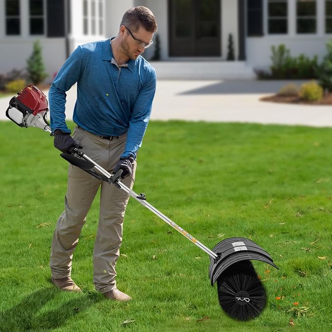 31CC 4-Stroke Gas Power Handheld Sweeper Broom,1.4HP Outdoor Artificial Lawn Grass Brush Yard Sweeper,20.47in Side-Hanging Walk Behind Sweeper Grass Cleaner Tools for Boulevards,Driveways,Sidewalks