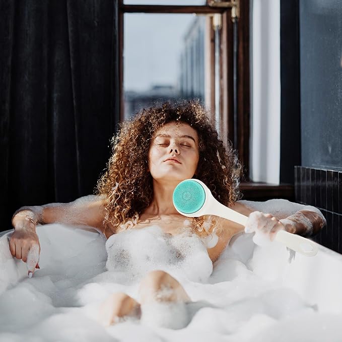 Homoyoyo Electric Waterproof Body Scrubber with 5 Silicone Brush Heads Rechargeable Back Brush for Shower Exfoliating and Dead Skin Removal, White Bath Cleaning Tool for Personal Care