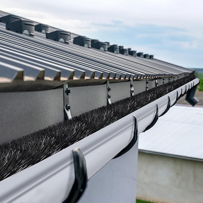 VEVOR Gutter Brush, 60 Feet Total Length 4.33 inch Diameter Gutter Cleaning Tools, Ground-Level Gutter Brush Leaf Guard for 5 Inch Gutters, Easily Clear roof Leaves and Debris, 20 Pack